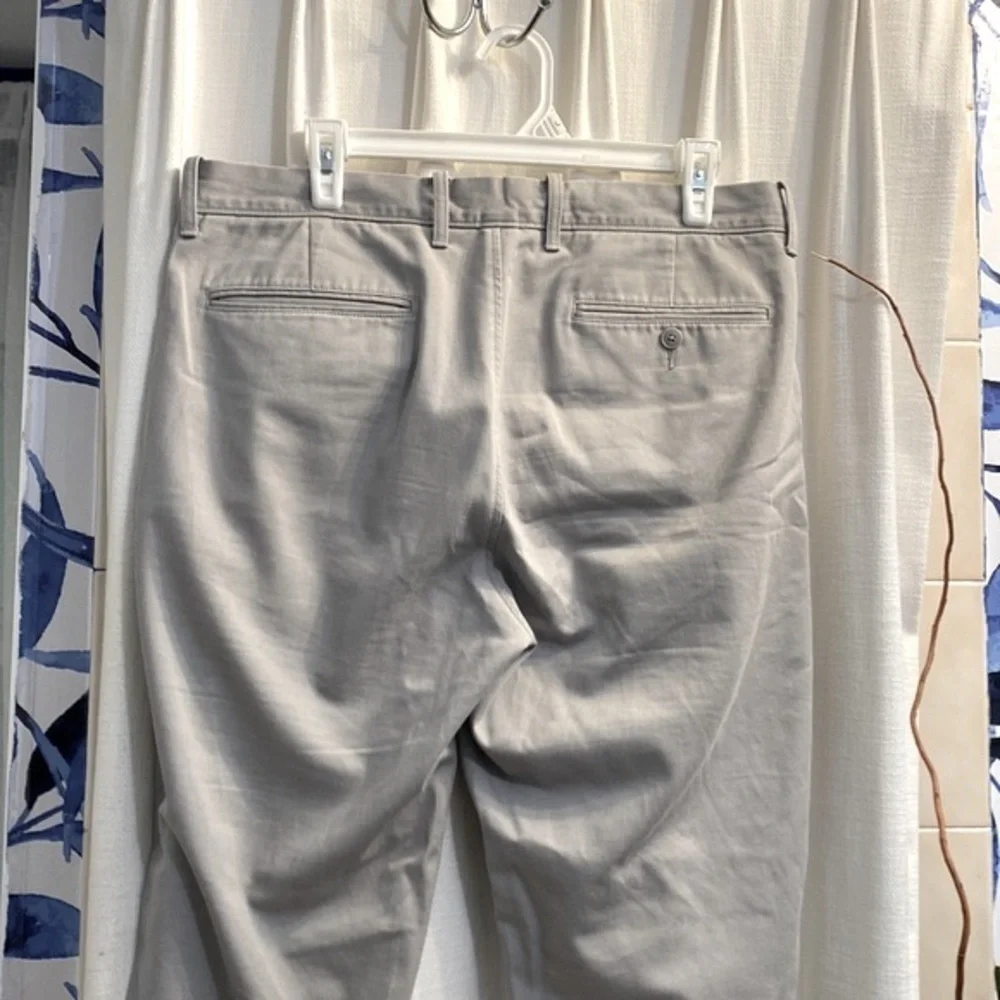 Men’s Grey J. Crew 100% Cotton Chino Pants Size 33 x 32
